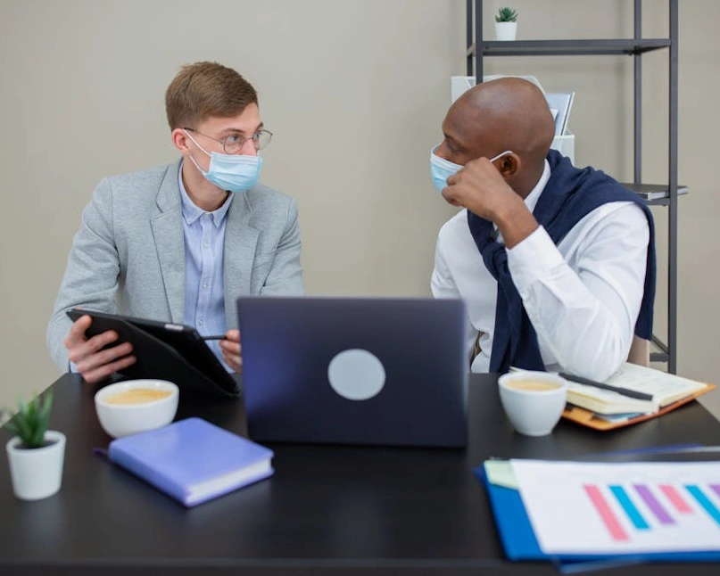 Graf znázorňující růst financí a zdraví vedle sebe.